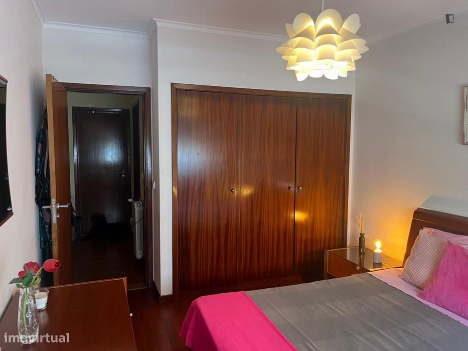 Quarto - localizado em Benfica Lisbon