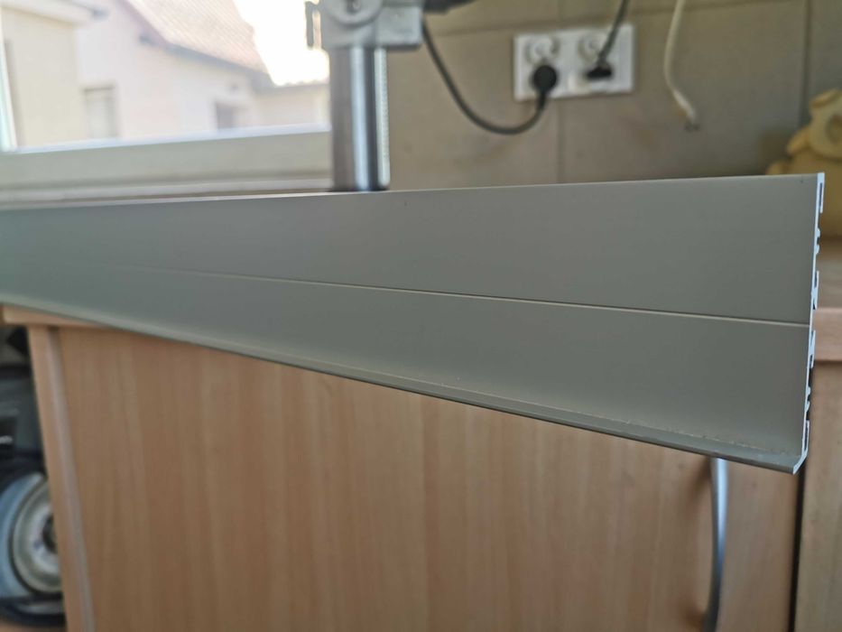 Listwy przypodłogowe metalowe