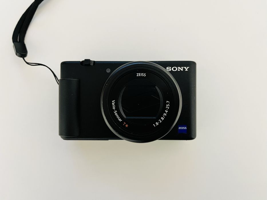 Компактна камера Sony ZV-1