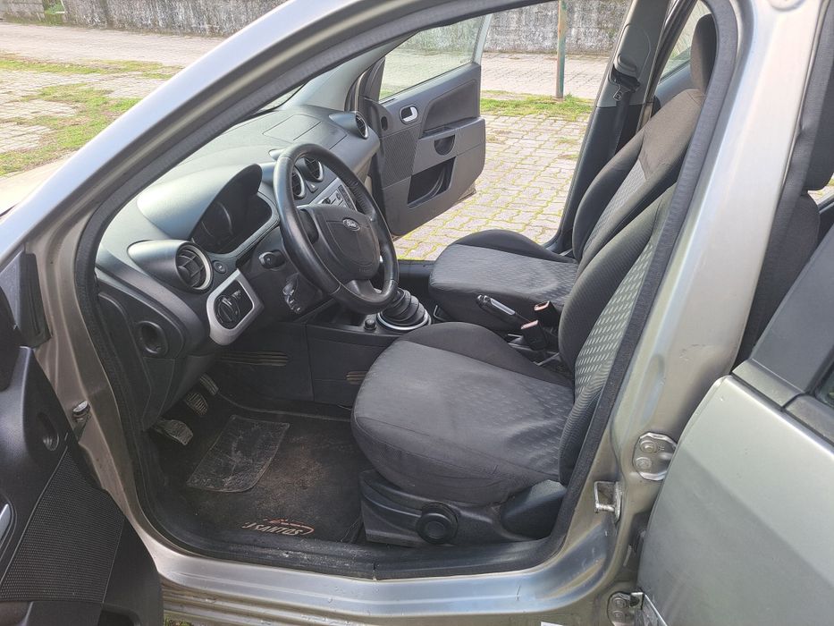 Ford fiesta 1.2 gasolina com A/C
