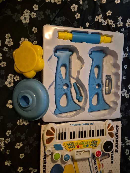 Pianinko Smiki, keyboard z mikrofonem i stołkiem