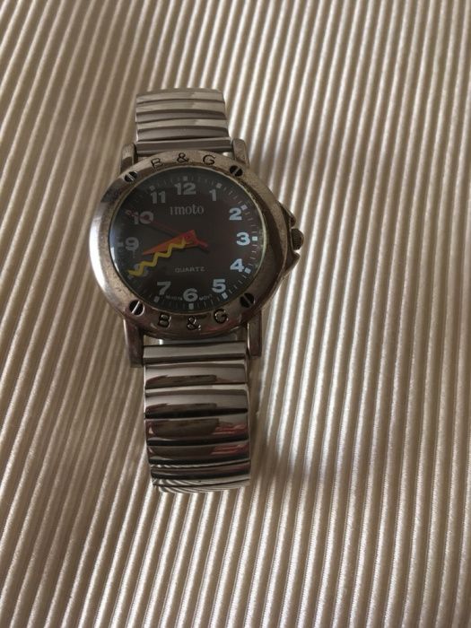 Relógio com bracelete prateada