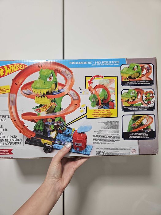 Ігровий набір Hot Wheels Атака вогняного Ті-Рексу