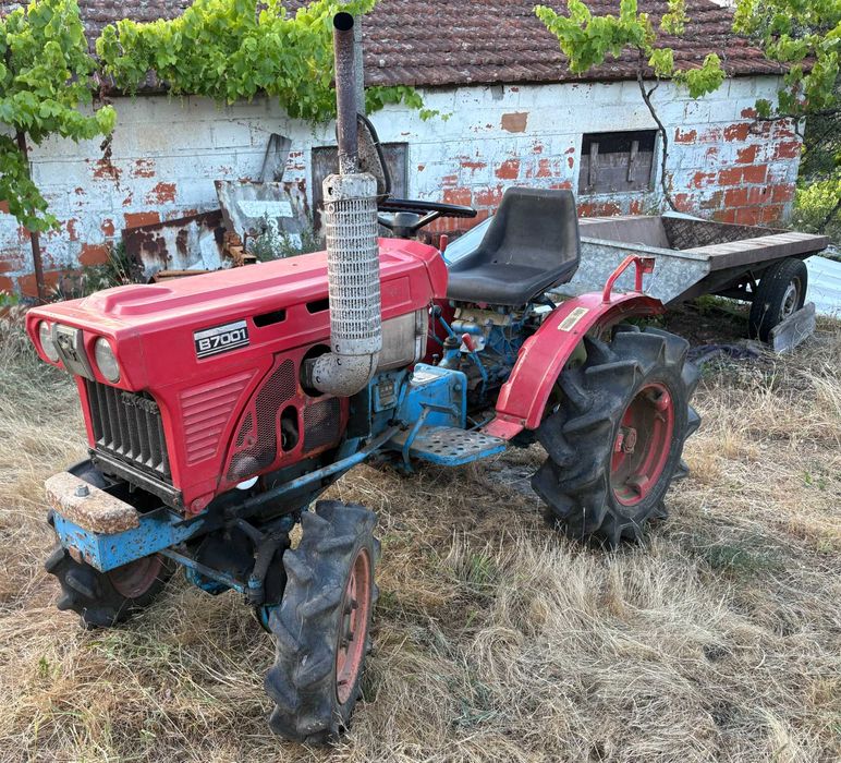 Trator Kubota 7001 em bom estado + Fresa e Reboque