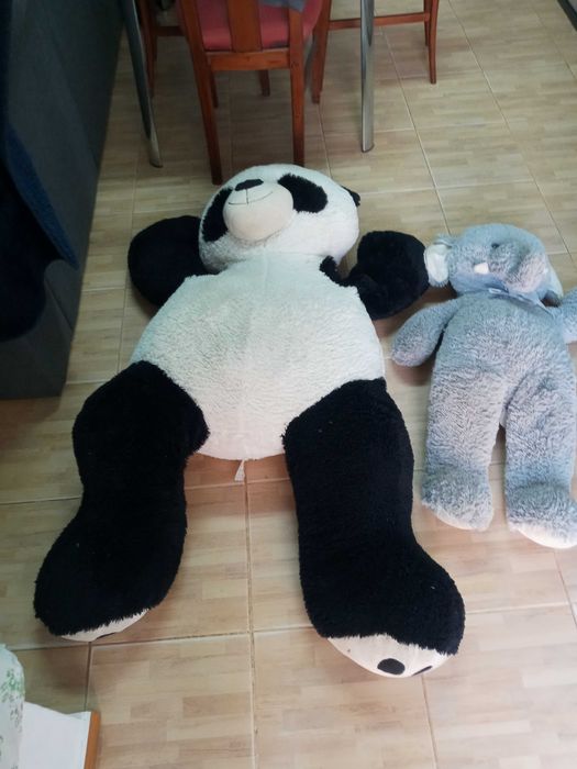 2 peluches grandes o panda mede 1.40 o elefante 90cm