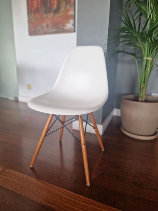 Eames Plastic Side Chair RE DSW (vitra)