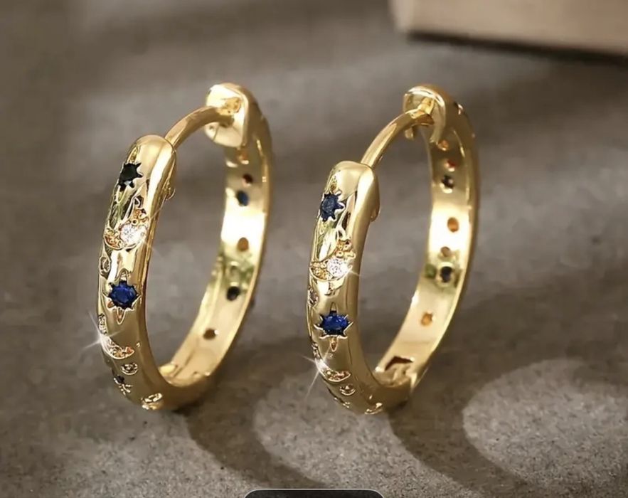 Minimalistyczne kolczyki koła z gwiazdkami Apart