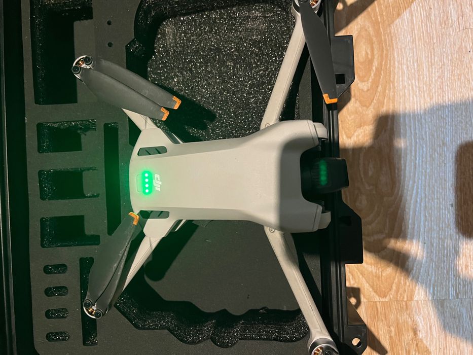 Dji mini 3 pilot z wyświetlaczem 5 miesięcy