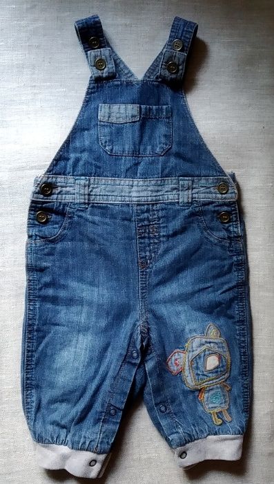 Фирменный джинсовый комбинезон Next на 6-9 мес., 68-80р.