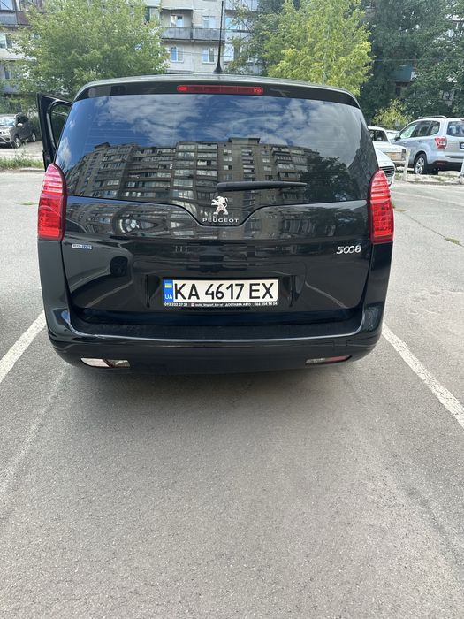 Автомобіль Peugeot 5008 2015