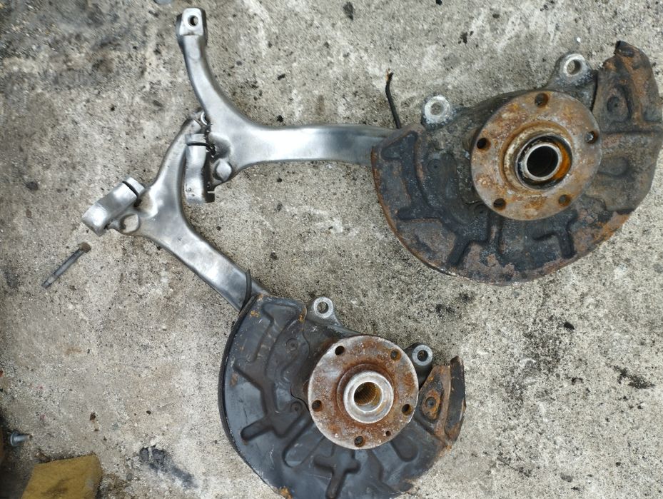 Audi a4 b6 b7 zwrotnica lewa lub prawa bez wahaczy oryginał sztuka