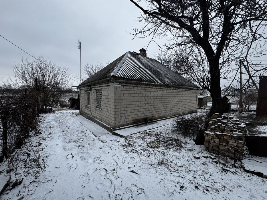 Продам Дом , в Петоикрвке ;Каменское 20 км ;Днепр 40 км.