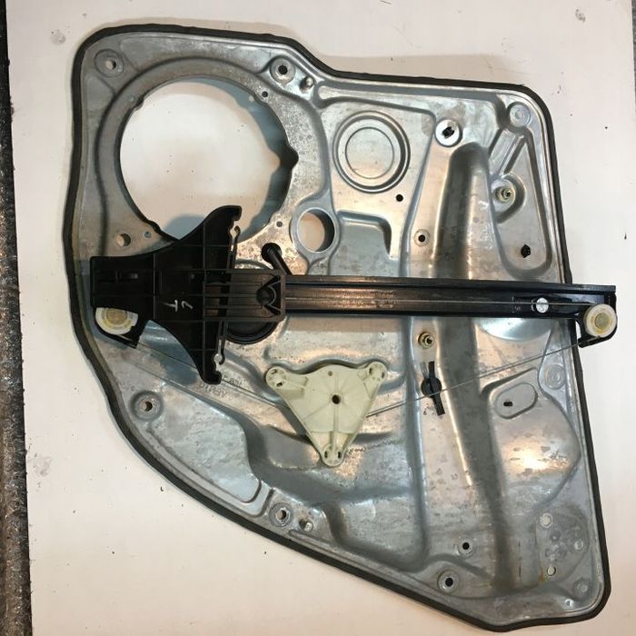 PODNOŚNIK SZYBY LEWY TYŁ VW BORA SEDAN