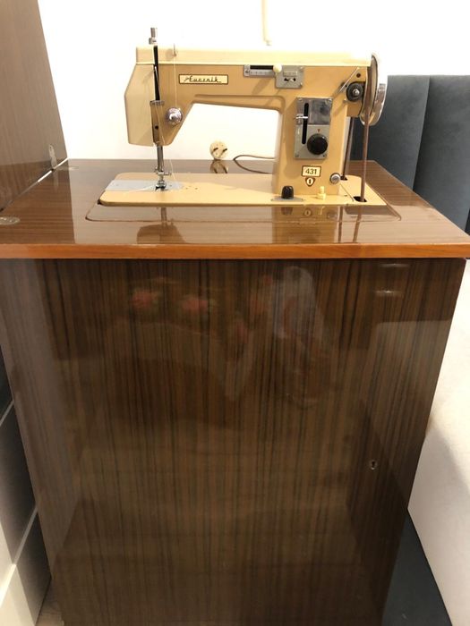 Maszyna do szycia Łucznik 431 – PRL, szafka