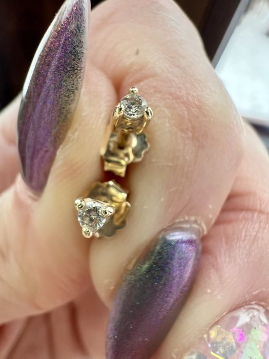 Złote kolczyki z diamentami