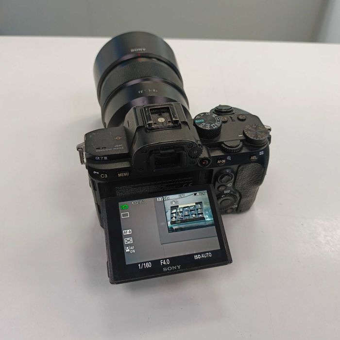 Фотоапарат Sony Alpha A7 III (ILCE-7M3) + об'єктив Sony FE 1.8/85