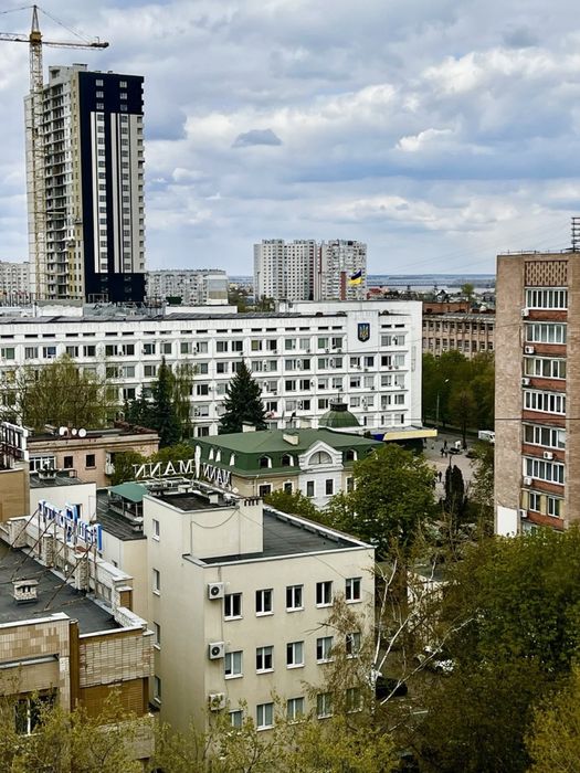 Центр! Видова 3 кімнатна квартира в новобудові  біля Любави