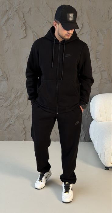 Чоловічий спортивний костюм на теплому флісі.