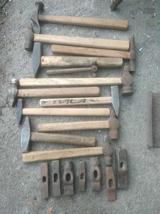 Продам топор 1975г., лопаты, топоры, молотки.