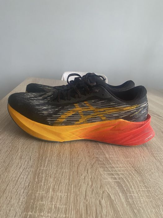Buty  Asics Novablast 3 rozm 45 dł wkł ok 28