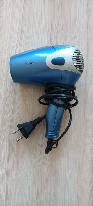 Suszarka do włosów Perfect.