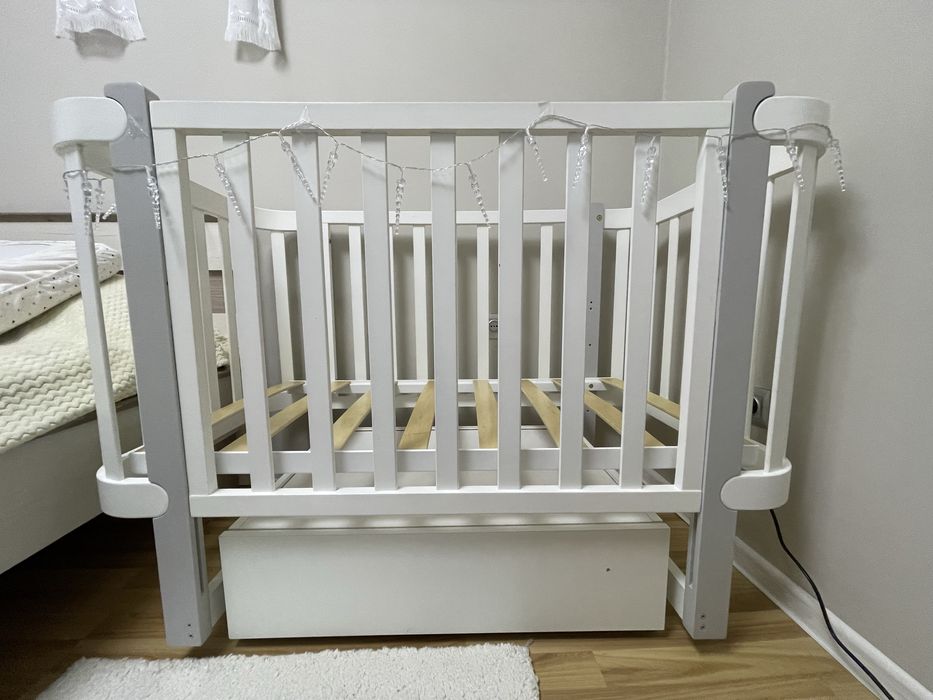 Дитяче ліжечко з маятником та шухлядою Марсель Angel baby