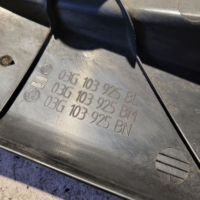 Osłona pokrywa górna silnika vw golf V jetta V 1.9TDI diesel 2007r BXE