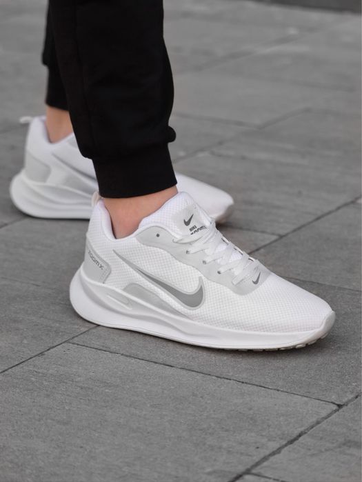 Чоловічі білі,чорні та темно-сірі,кросівки Nike Air Zoom легкі літні(40,41,42,43,44)