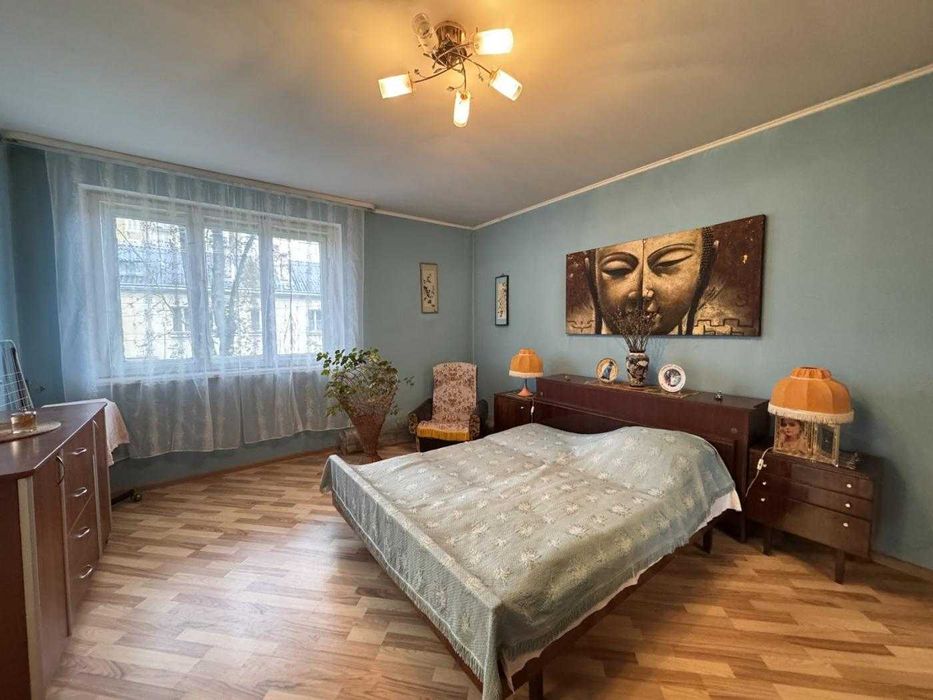 Продаж будинку з земельною ділянкою в центрі