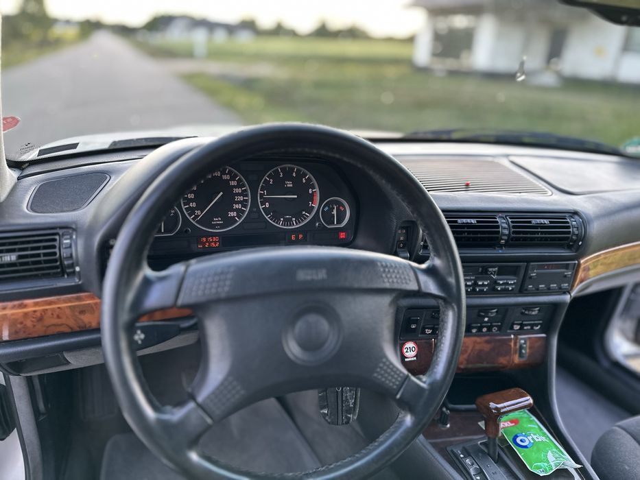 BMW E32 730 1992