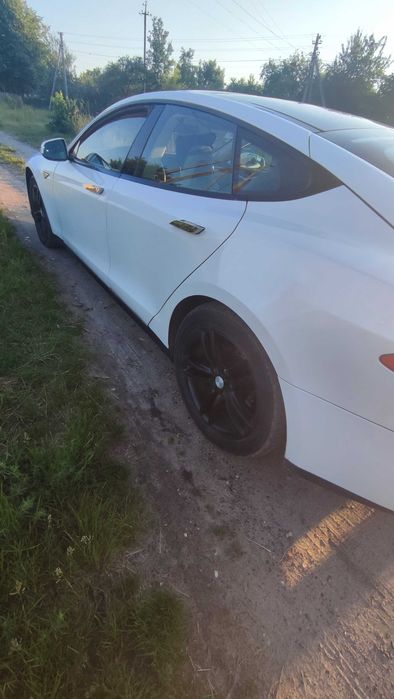 Tesla Model S 85D 2014