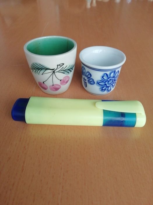 Conjunto de pequenas peças em porcelana.