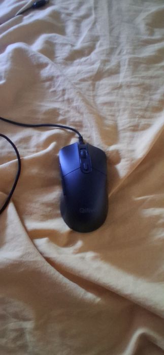 Rato Quilive Gamer Com luzes e com fios
