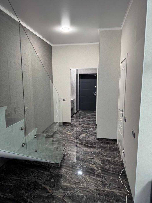 Оренда сучасного будинку 180м² — котеджне містечко «Щастя», Жуляни (Солом'янський р-н)