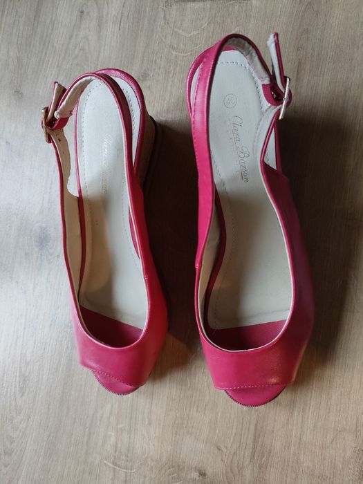 Eleganckie  buty na koturnie