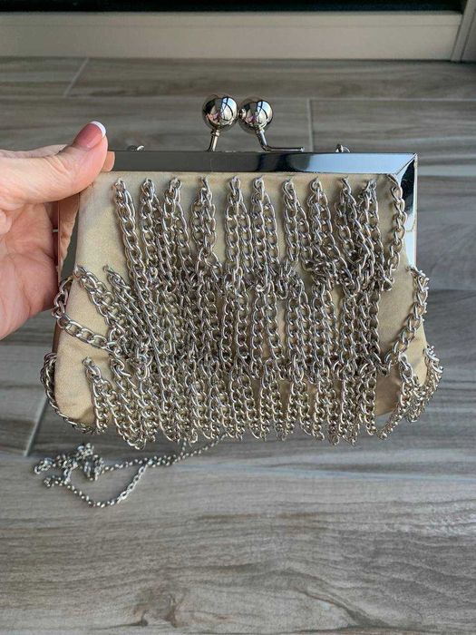 Золотистая сумочка Makgio.
