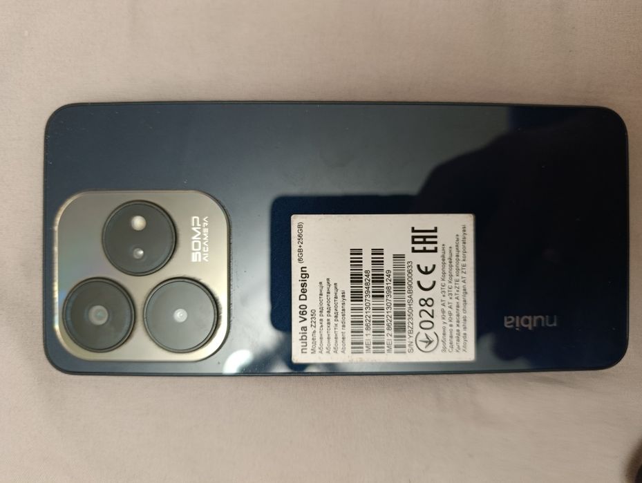 Телефон ZTE nubia V60 Design