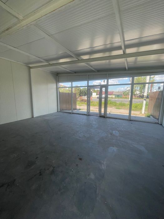 Продаж комерційного приміщення зі своєю землею