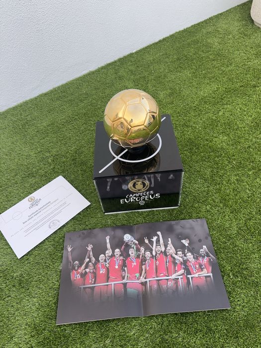 Bola Oficial FPF banhada a Ouro 24k – Edição Limitada Euro (Nº 100/200) O