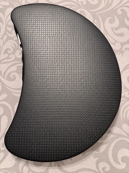 Base/almofada de apoio para portátil IKEA – preta e branca