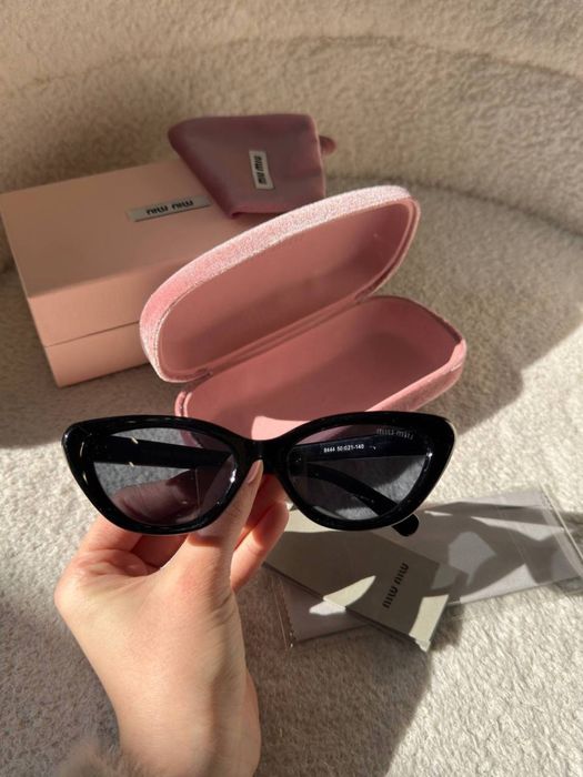 Сонцезахисні окуляри MiuMiu різні