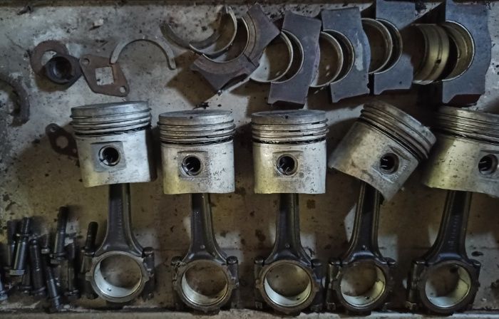 Зиловська поршнева з коленвалом