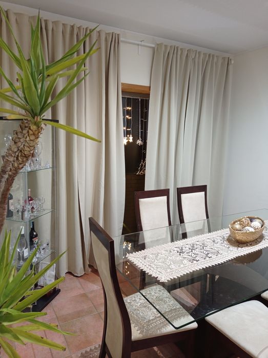 Conjunto mesa + 6 cadeiras