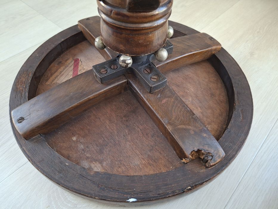 Taboret, krzesło regulowane do pianina