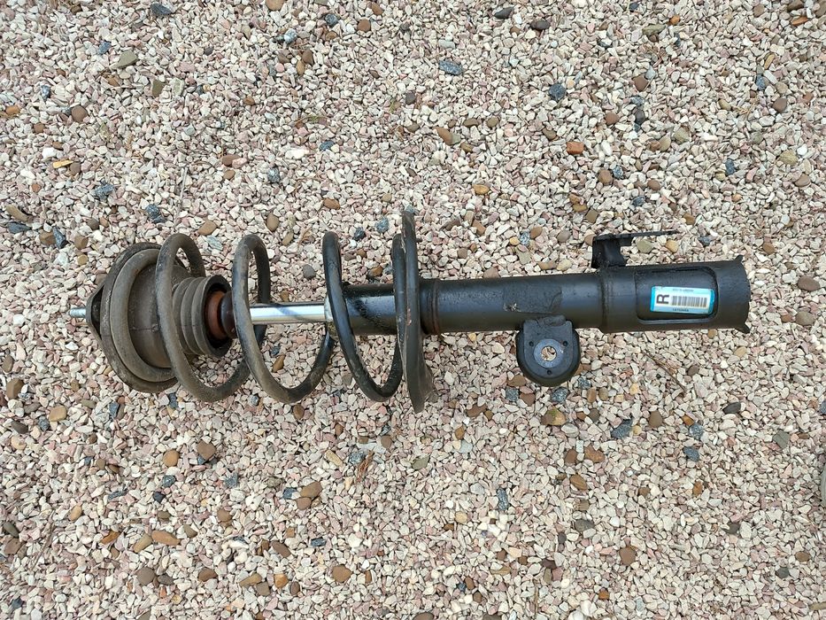 Амортизаторы , пружина , стойки задня подвеска , трос ручника для Toyo