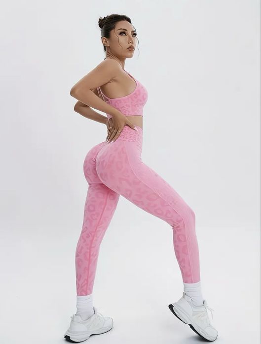 Жіночий безшовний костюм