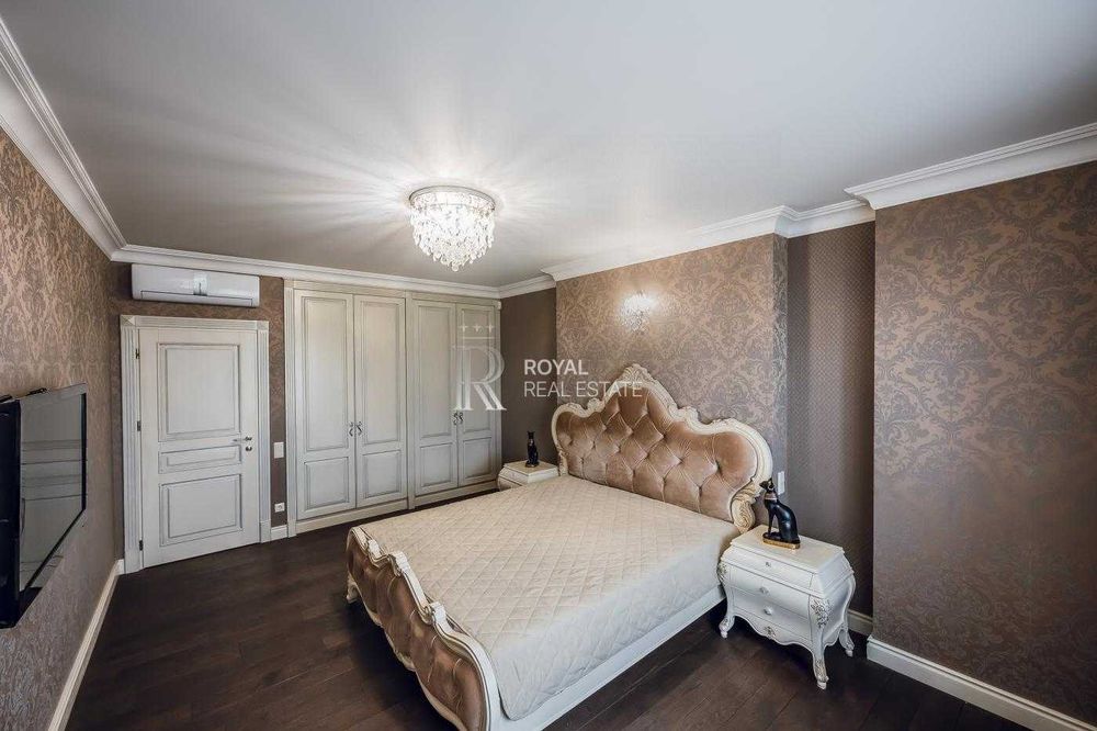 Продаж 3-кімнатної квартири Київ ЖК Космополітен 117 м² 9 поверх преміальний ремонт меблі з масиву дерева паркетна дошка охорона