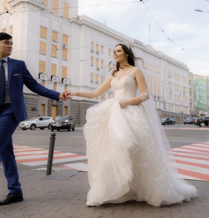 Весільна сукня Laura Style + подарунки: діадема,фата, підю'бник 3 кіль