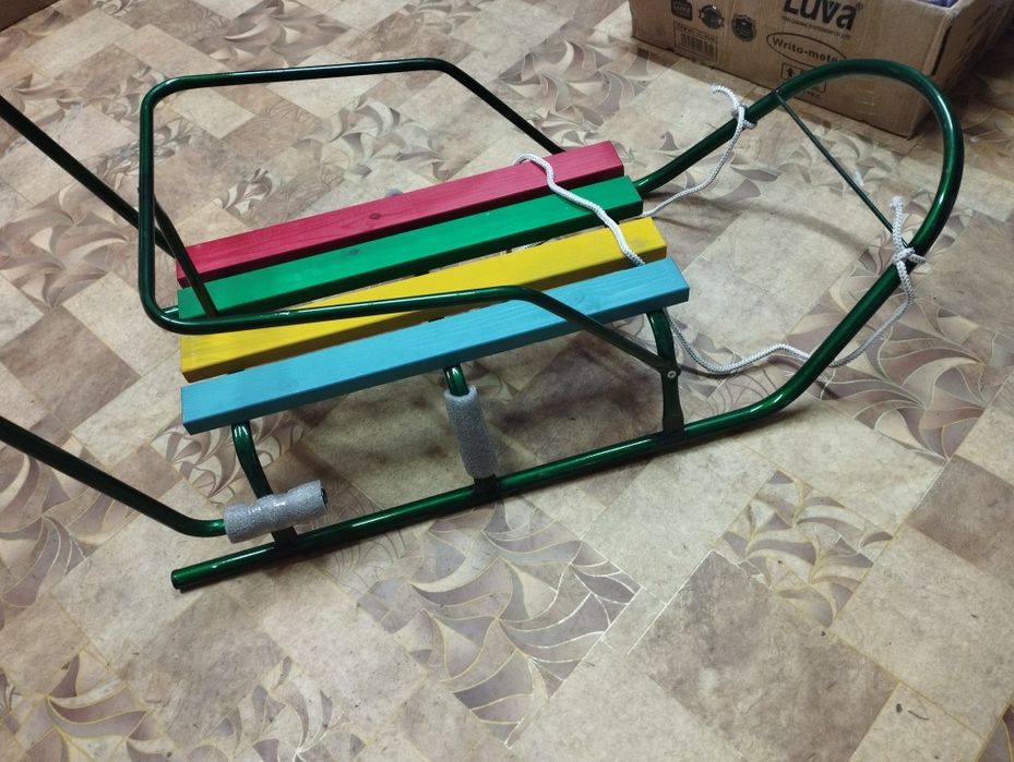 Дитячі санки.         .