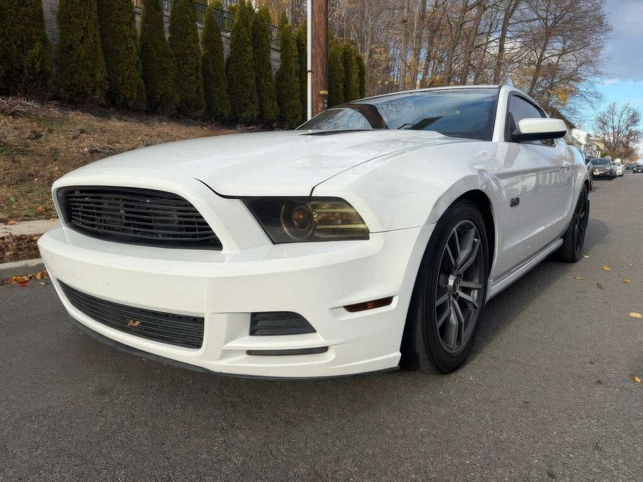 Ford Mustang GT Premium Coupe      2014